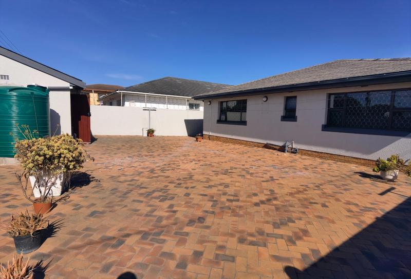 6 Bedroom Property for Sale in Cravenby Western Cape